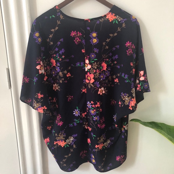 Francesca’s Miami Navy Floral Kimono - Picture 3 of 4